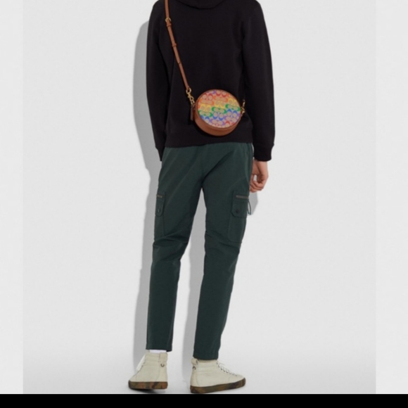 🎁🌈Rare Coach Pride rainbow signature Circle bag 🌈🏳️‍🌈 - Picture 3 of 5